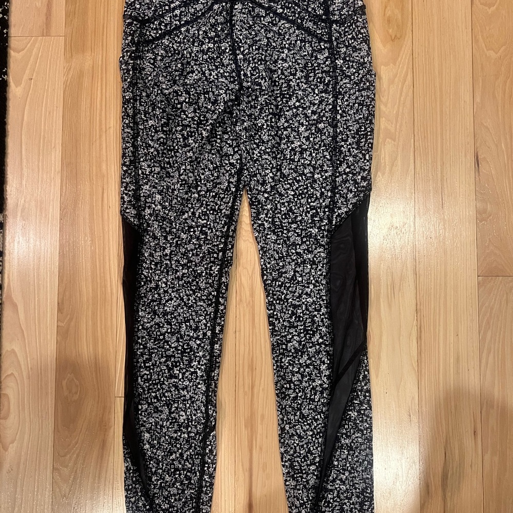 Sole Training High-Rise Tight. Size 4 - Picture 2 of 3